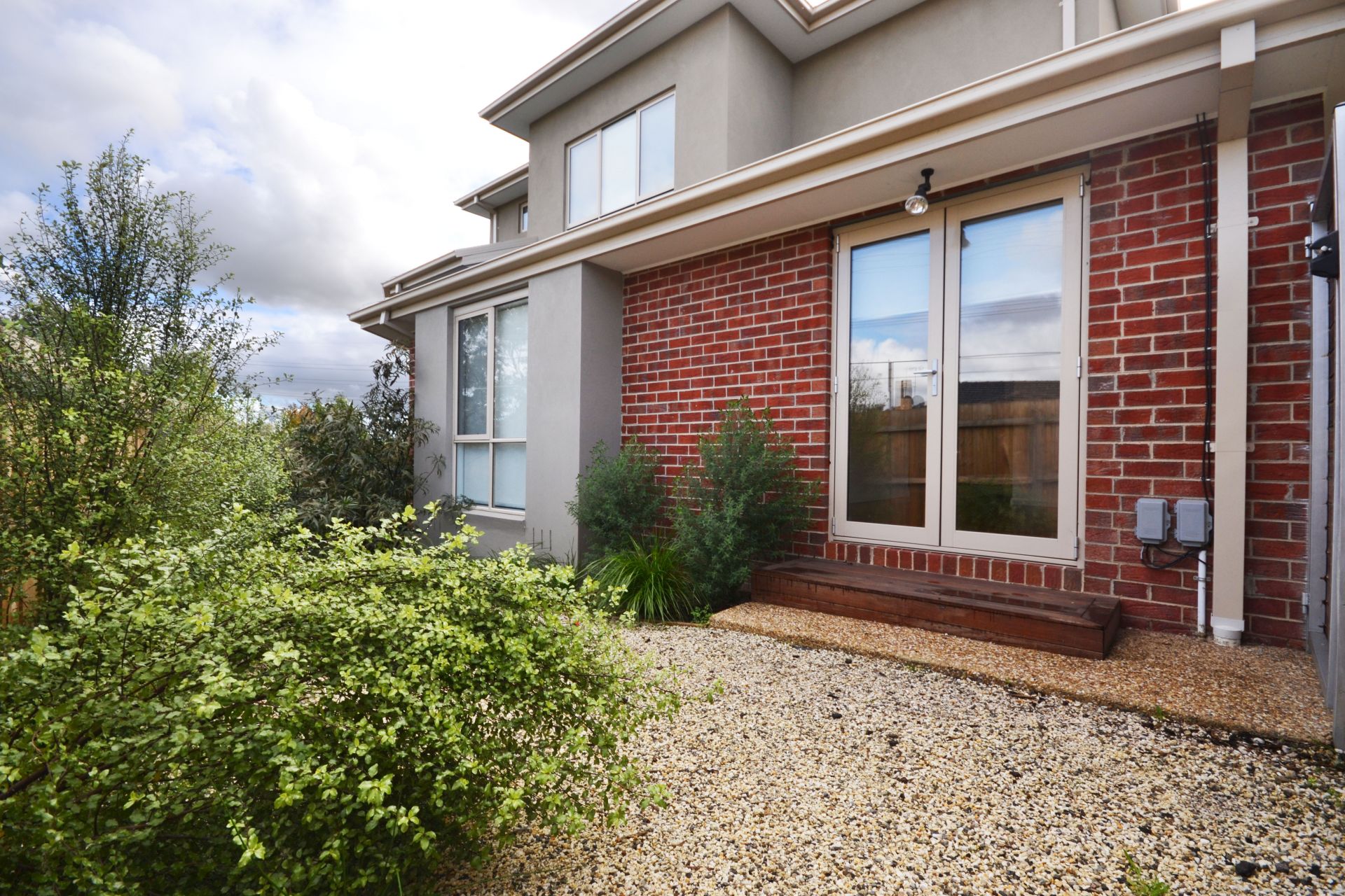 CONTEMPORARY DELIGHT – THE EPITOME OF ELEGANCE OVERLOOKING PARKLANDS