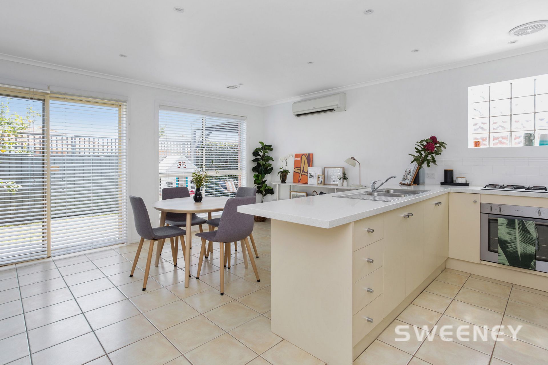 2/16 Carruthers Court, Altona Meadows - Thumbnail 4