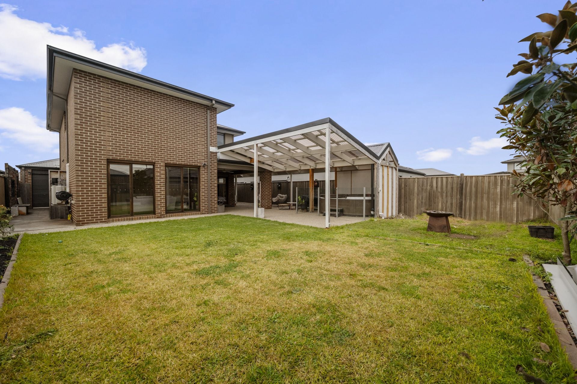 Perfectly located large four bedroom family home!