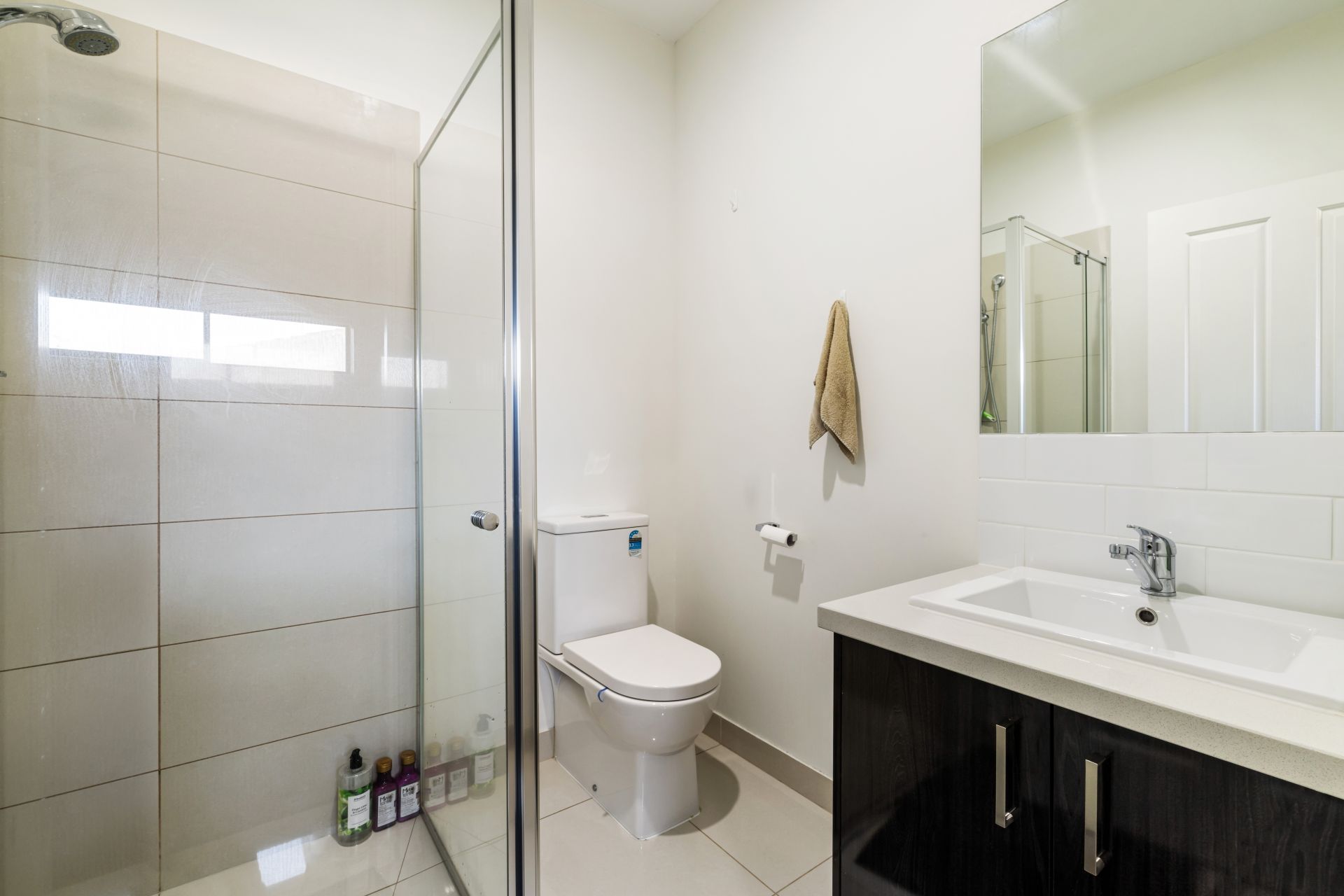 Modern & Light-Filled 2-Bedroom Unit for Rent