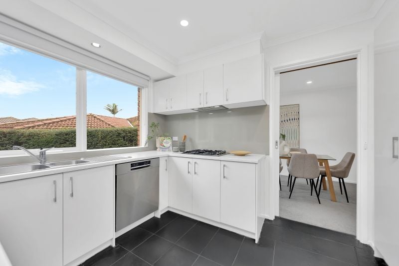 8 Nevern Court, Mill Park