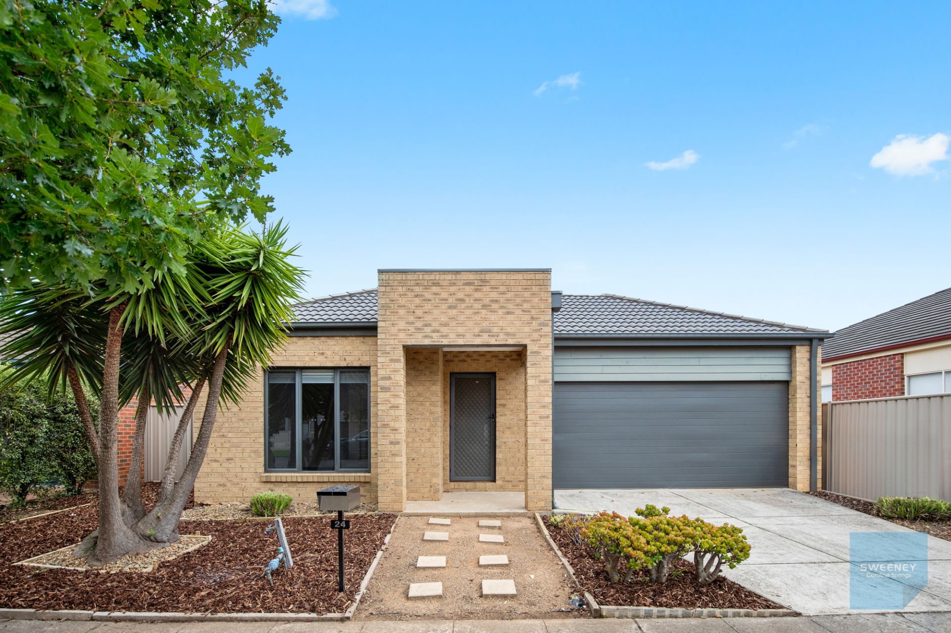 24 Oakview Parade, Caroline Springs - Thumbnail 2
