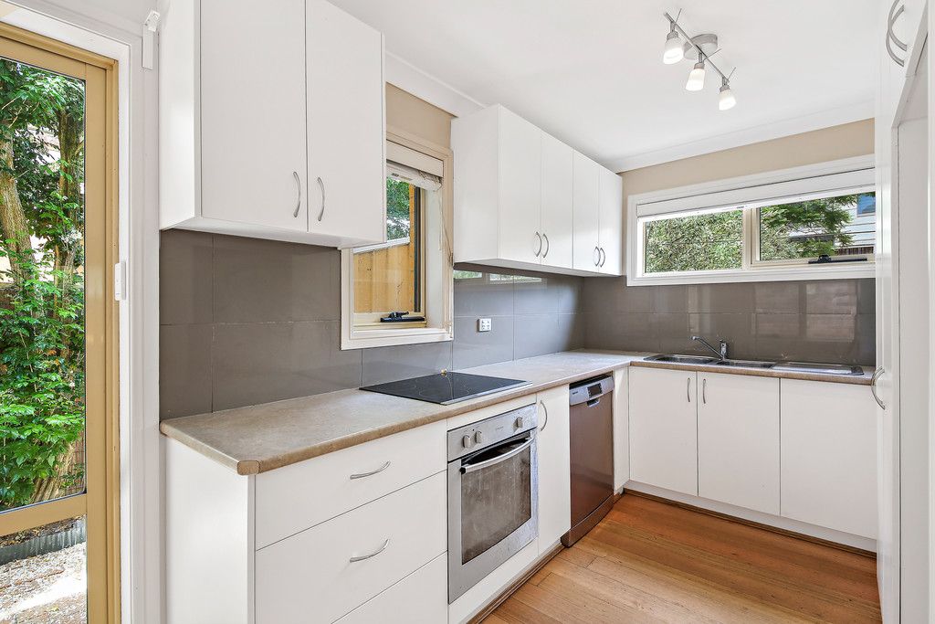 Quality Townhouse Of Privacy And Convenience