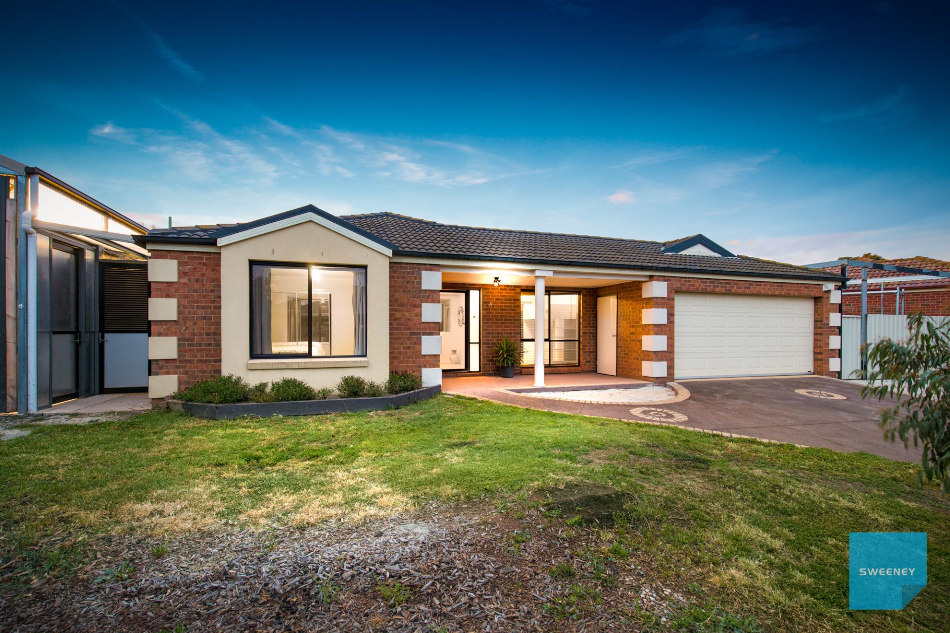18 Alpine Gardens, Caroline Springs - Thumbnail 2