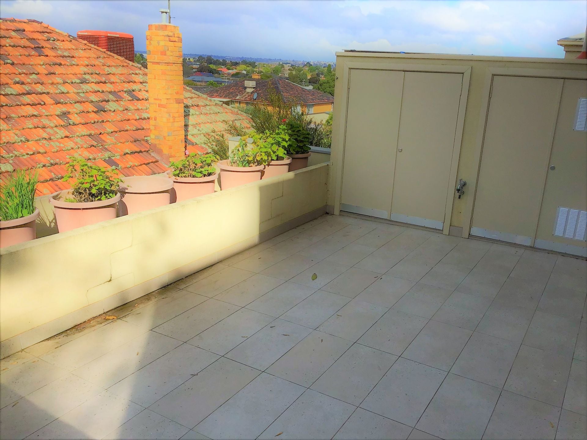 Two Levels, City Views With Entertainers Terrace