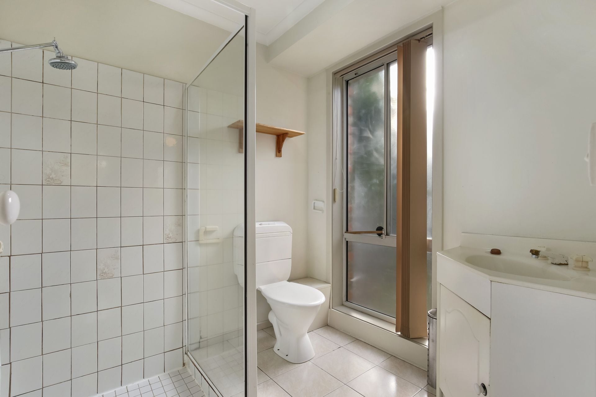 QUIET COURT LOCATION AND CLOSE TO ALL AMENITIES!