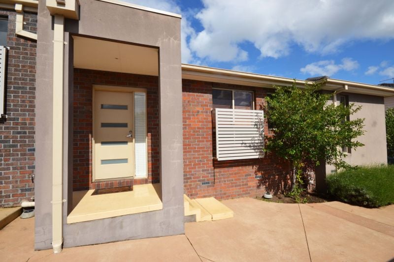 2/58 Purinuan Road, Reservoir