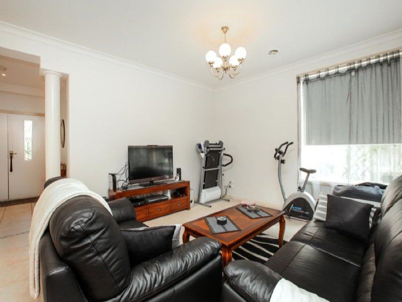 28 Greenwich Crescent, Caroline Springs - Thumbnail 3
