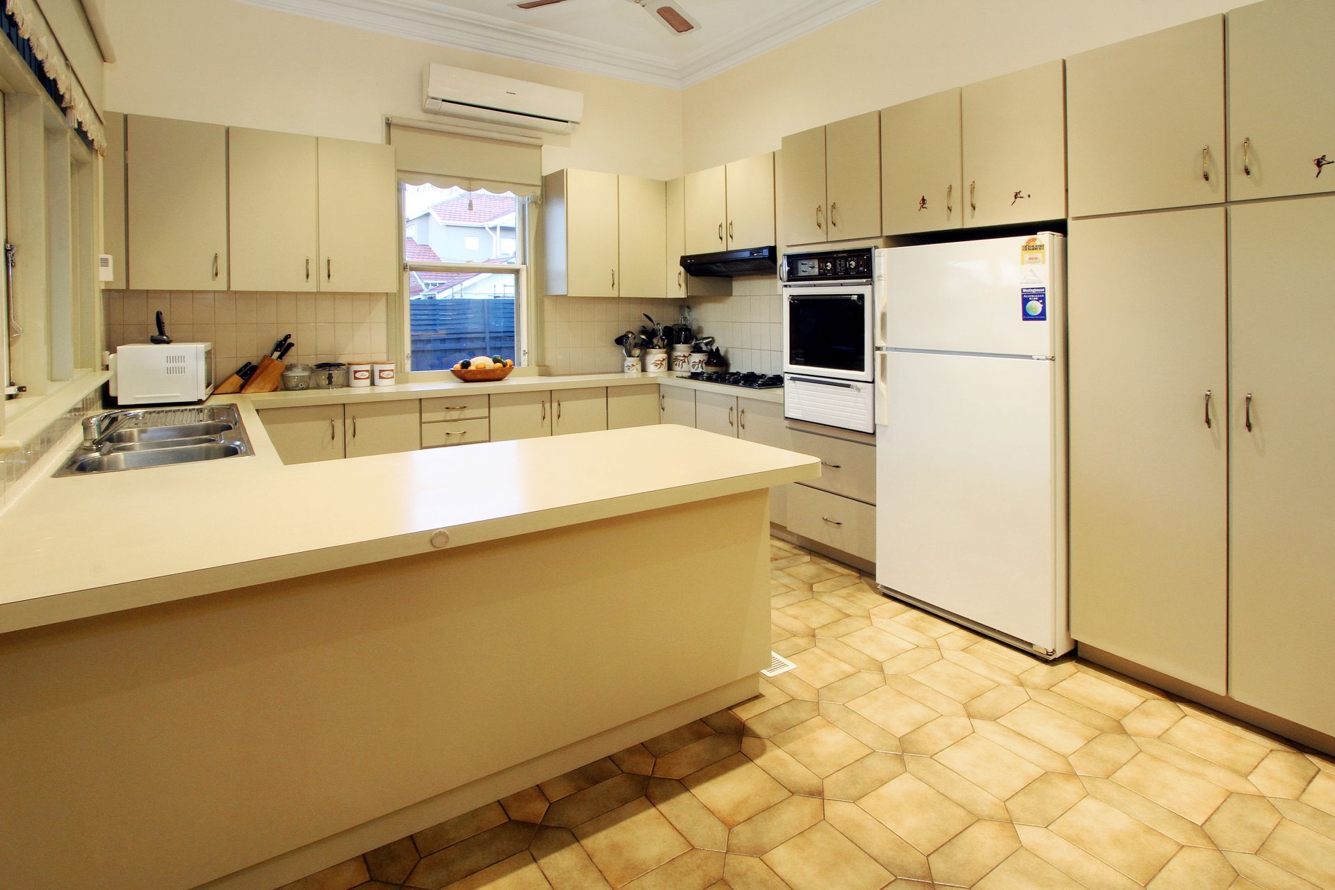 CLASSIC TIMELESS BEAUTY MATCHED WITH A FIRST CLASS LOCATION