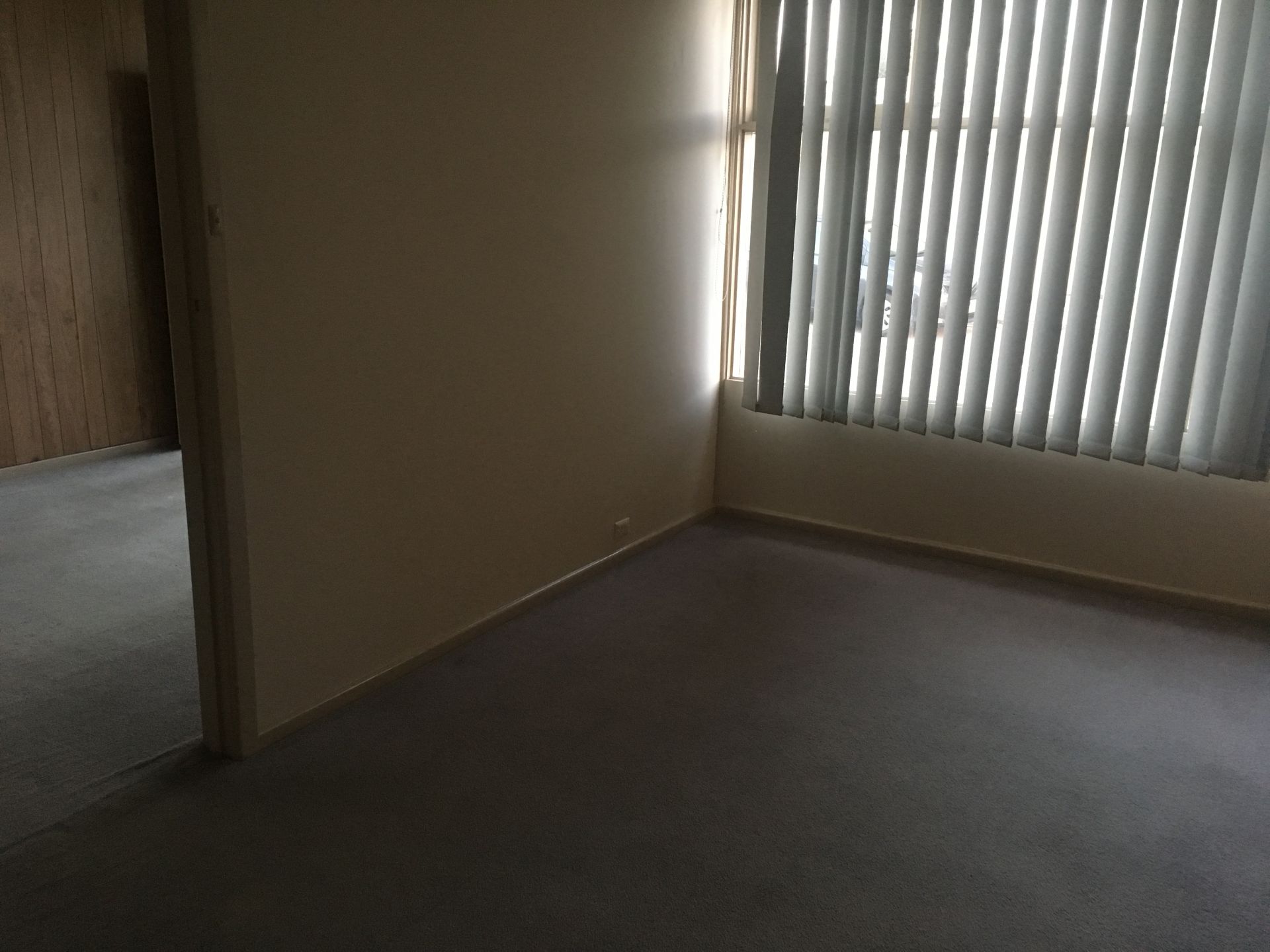 TIDY UNIT FOR LEASE!