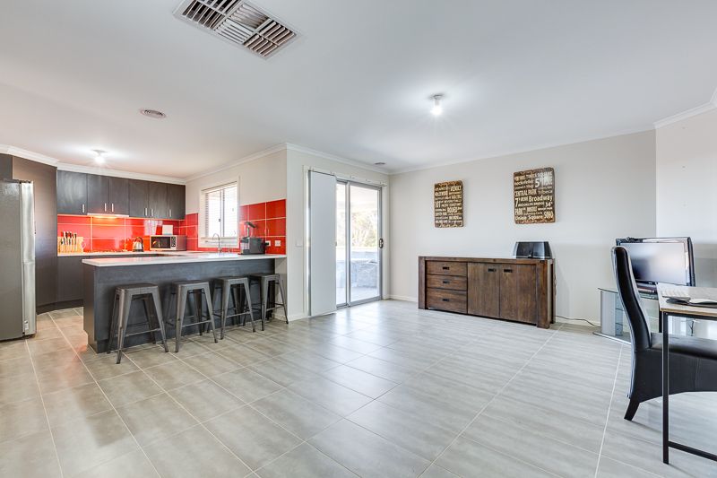 1 Darley Drive, Bacchus Marsh - Thumbnail 5