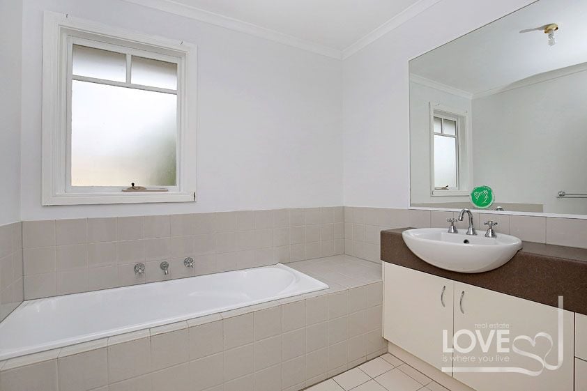 EASY WALK TO ALL AMENITIES   *Insp Thur 3rd Nov @ 4.40pm & Sat 5th Nov @ 11:15am*