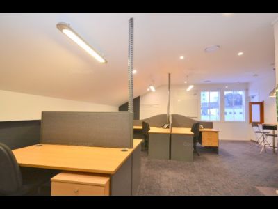 HIGHLY FUNCTIONAL OFFICE IN SPRING HILL!