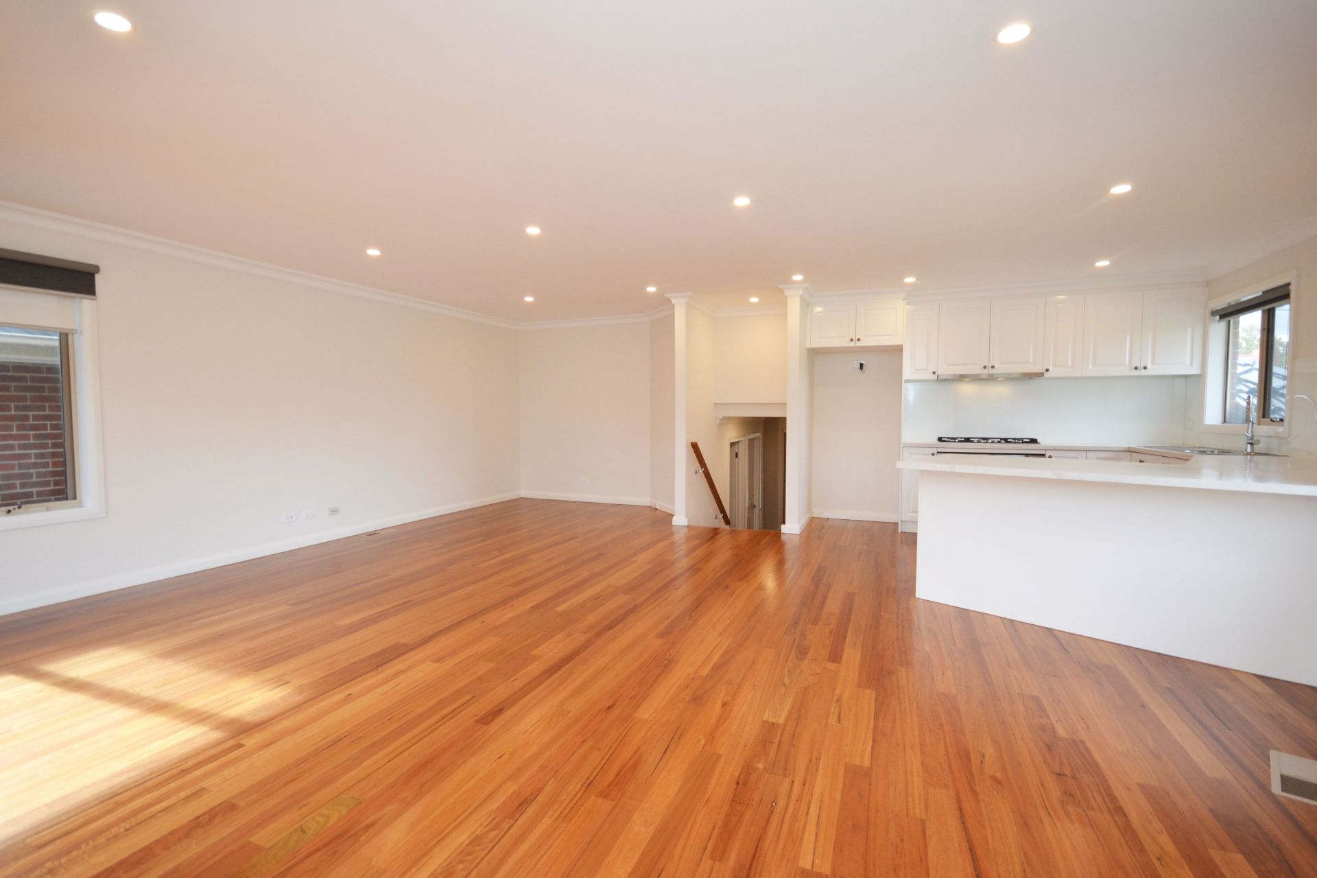 CONTEMPORARY DELIGHT – THE EPITOME OF ELEGANCE OVERLOOKING PARKLANDS