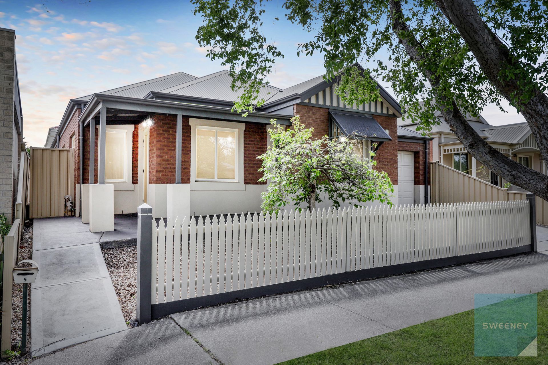 8 Kooyong Way, Caroline Springs - Thumbnail 2