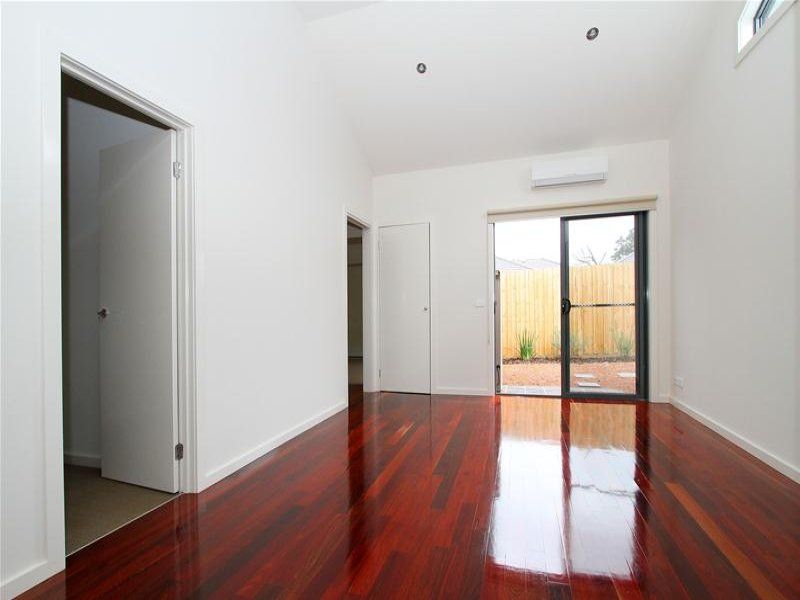 1 Bedroom Unit Plus Study!
