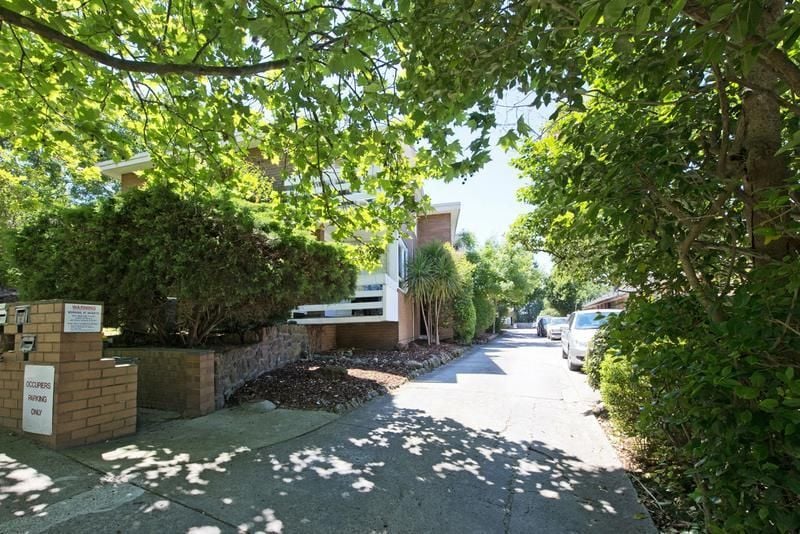 4/12 Stradbroke Avenue, Heidelberg