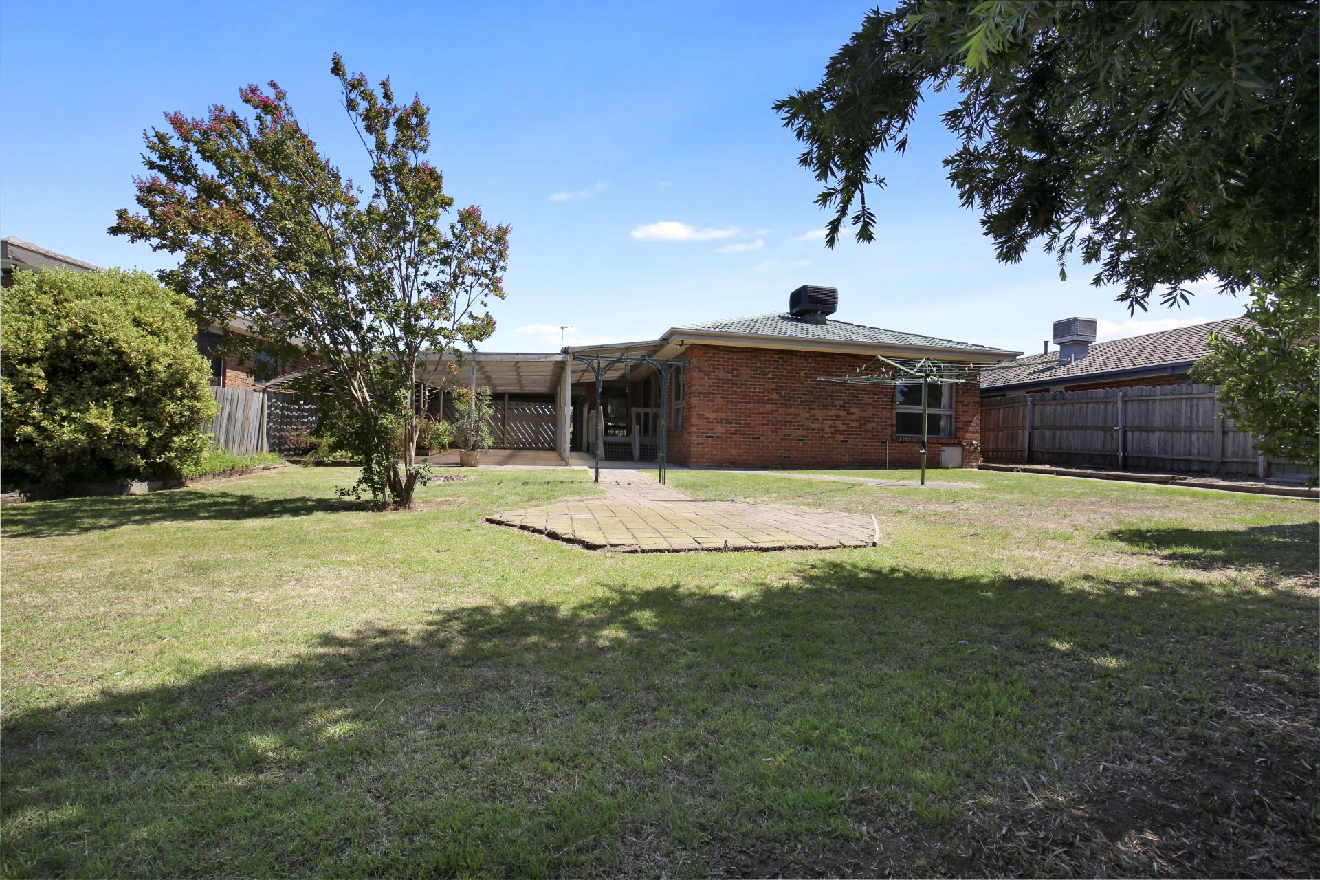 BEAUTIFUL FAMILY HOME!