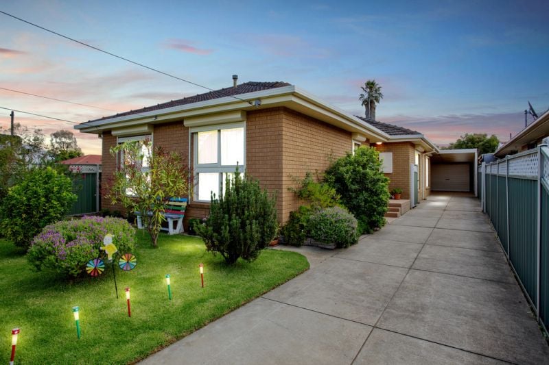 40 Linden Street, Altona Meadows - Thumbnail 2