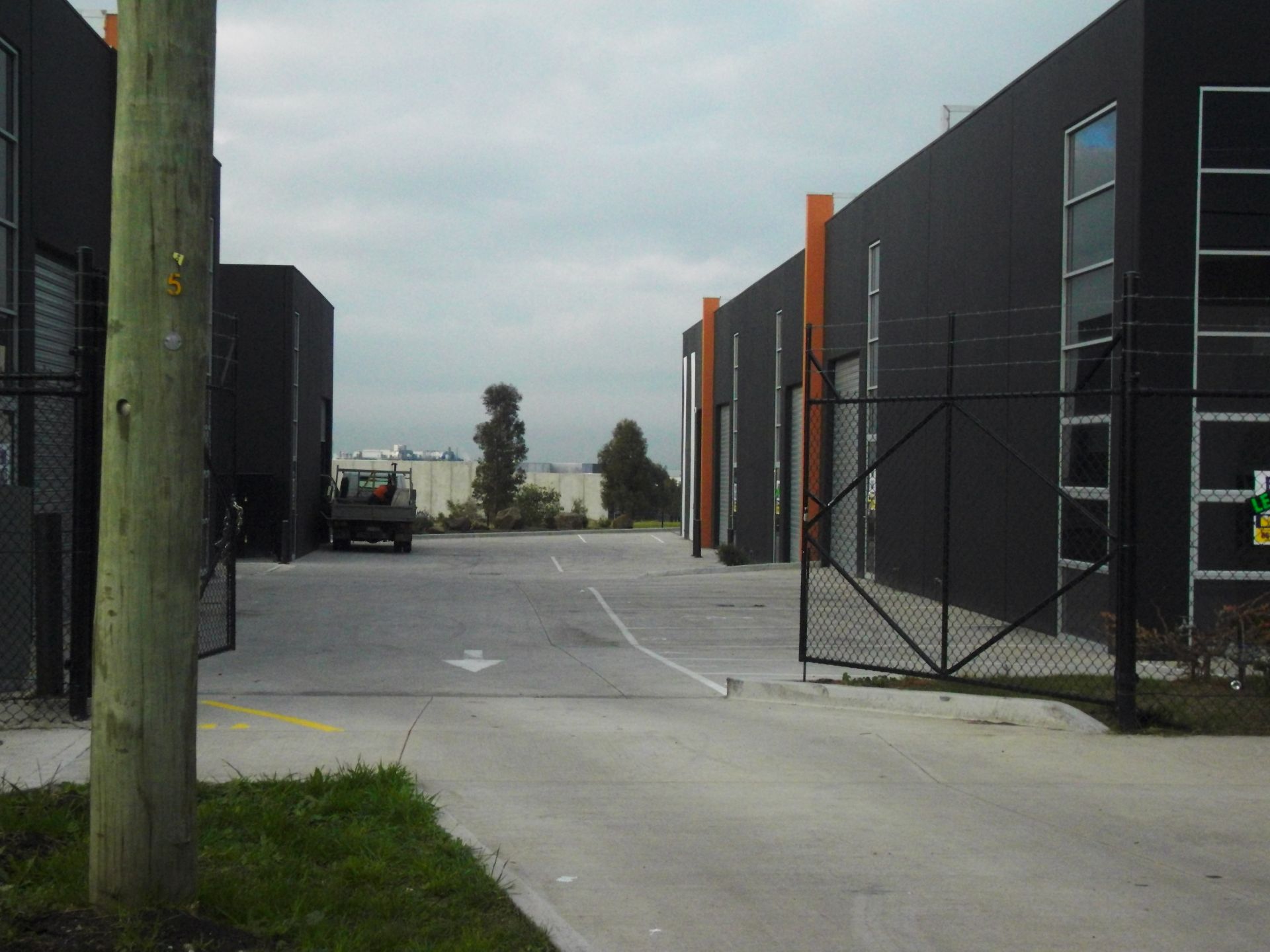 WELL PRESENTED FACTORY/WAREHOUSE WITH QUALITY OFFICE