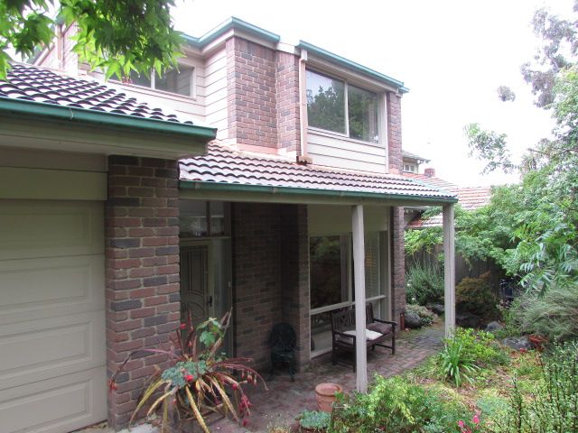 **Great location in picturesque street**