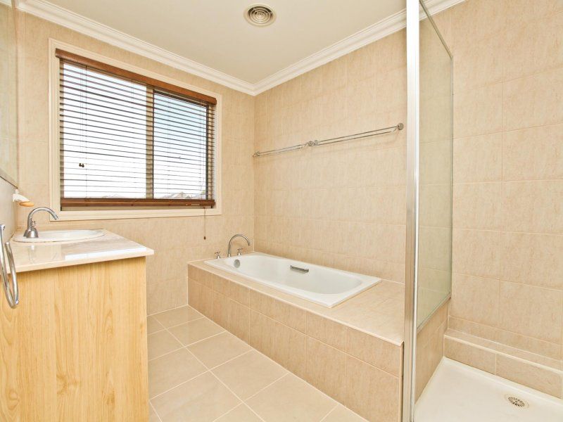 4 Cobblestone Green, Caroline Springs - Thumbnail 8