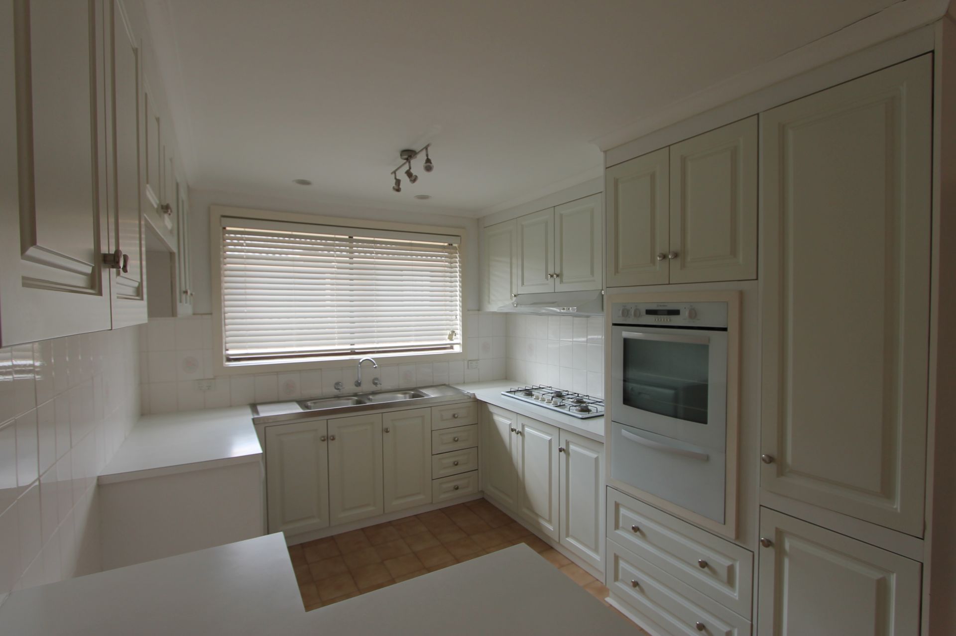 SPACIOUS 4 BEDROOM HOME IN A FANTASTIC LOCATION!