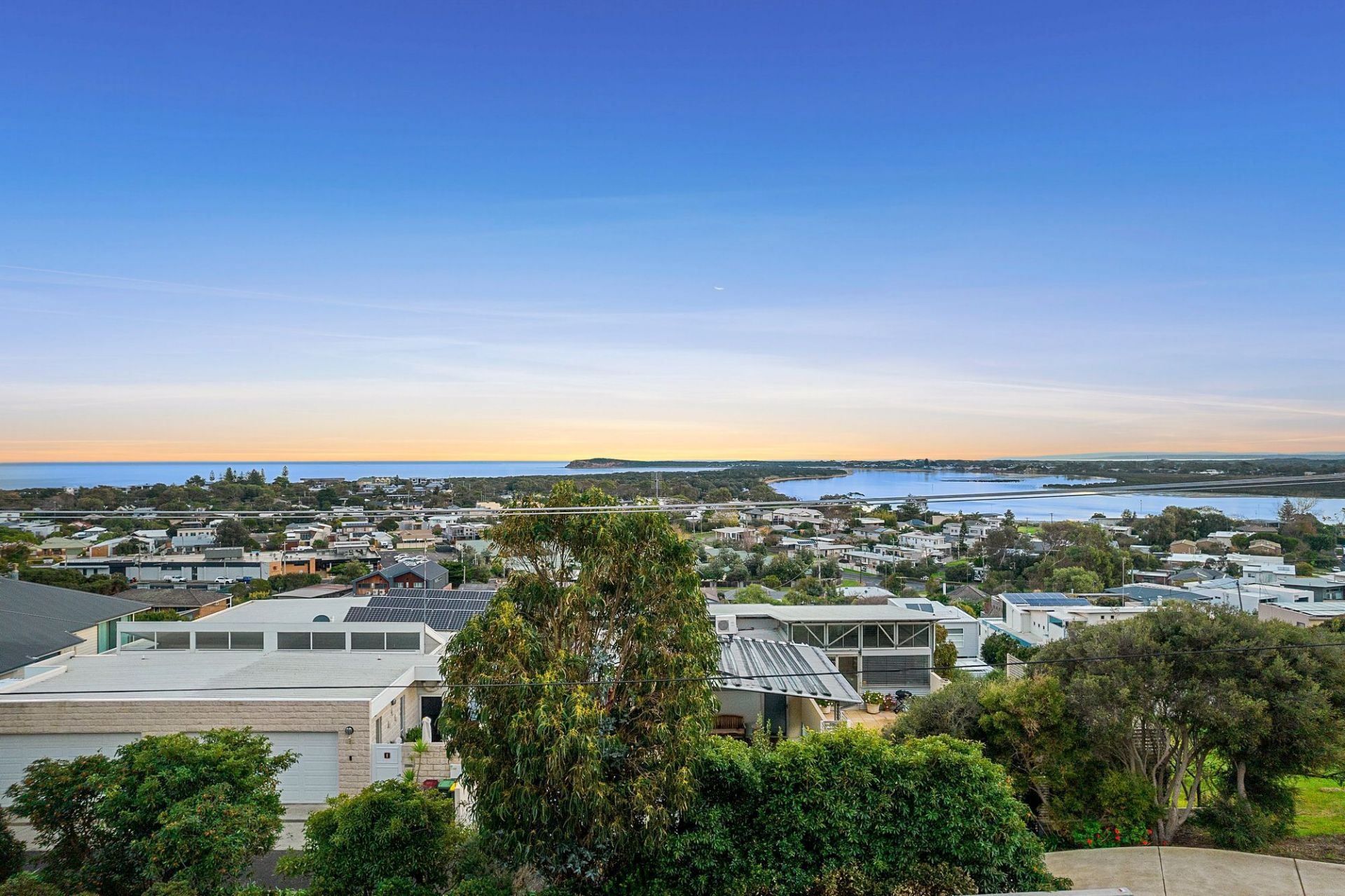 21 The Avenue Ocean Grove VIC, Ocean Grove - Thumbnail 2