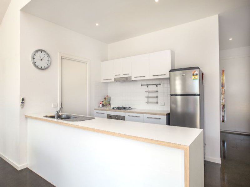 12 Streeton Avenue, Caroline Springs - Thumbnail 4