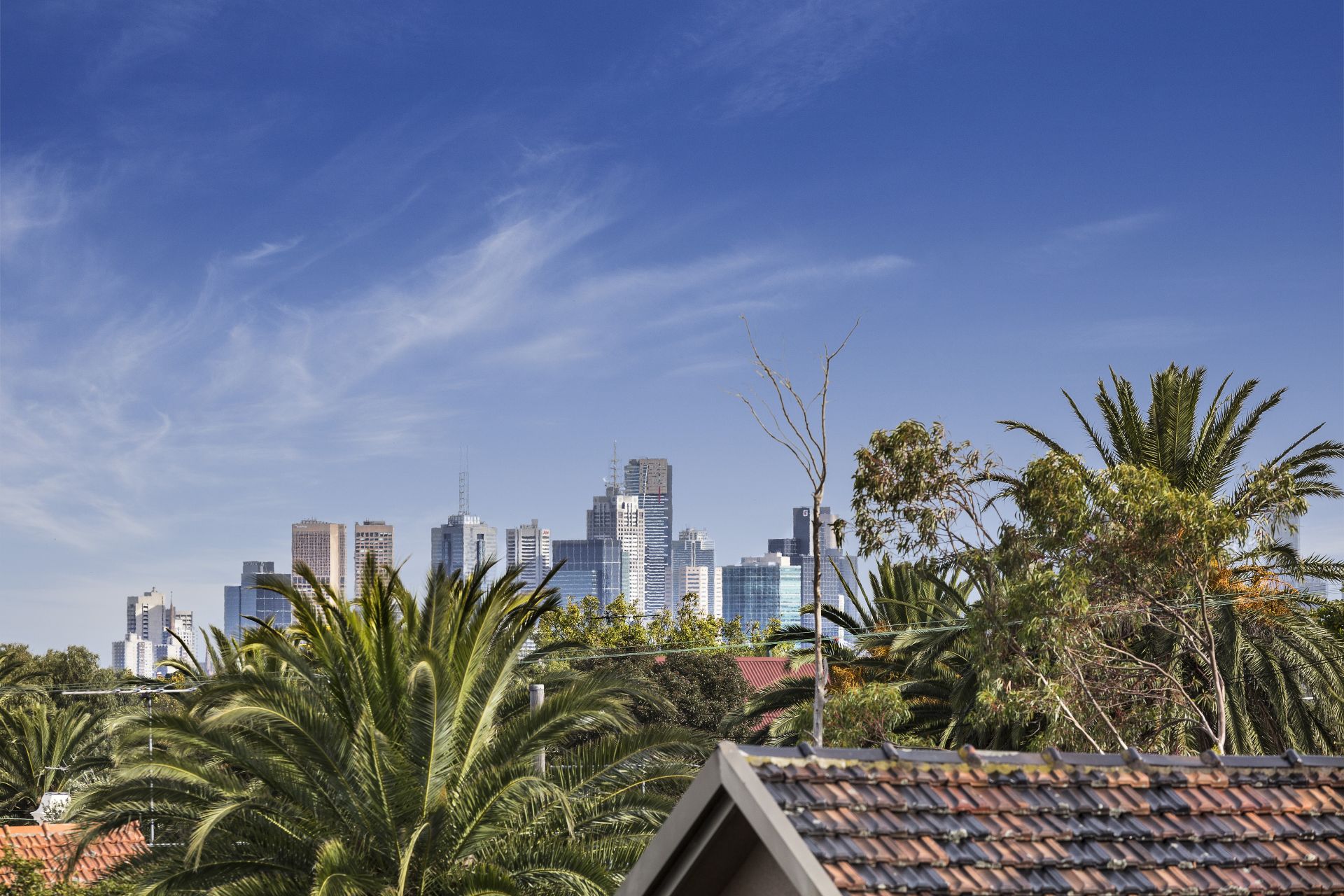 Luxury Living With Envious City Views Close to High Street!