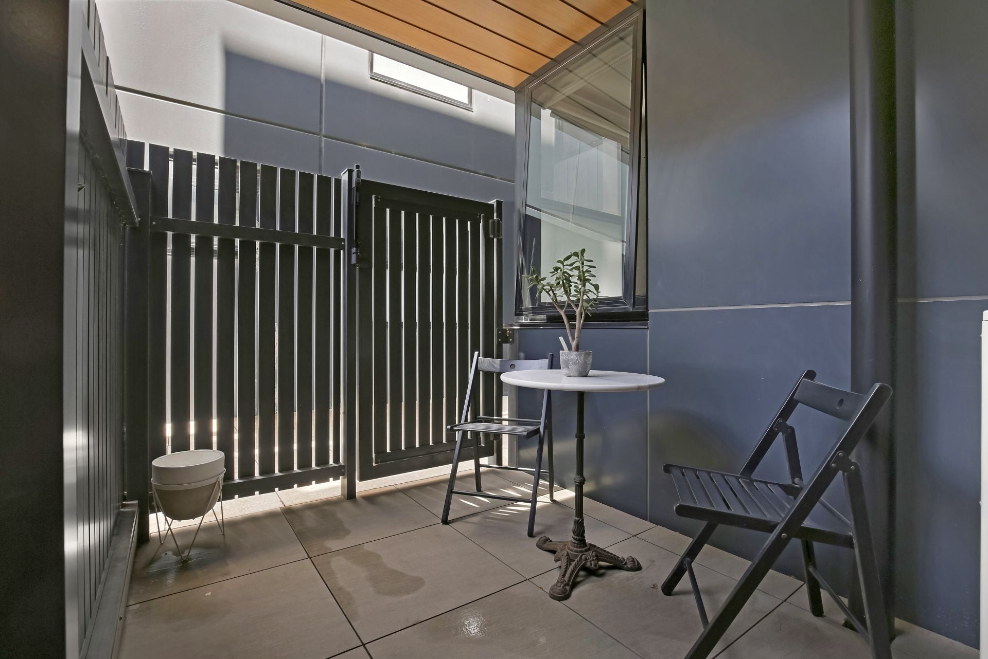 Spacious and Modern Two Bedroom Apartment in Perfect Location! Pet Friendly!