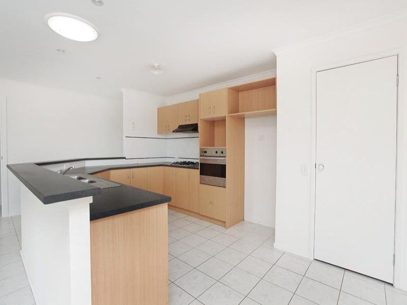 28 Milburn Circuit, Caroline Springs - Thumbnail 3