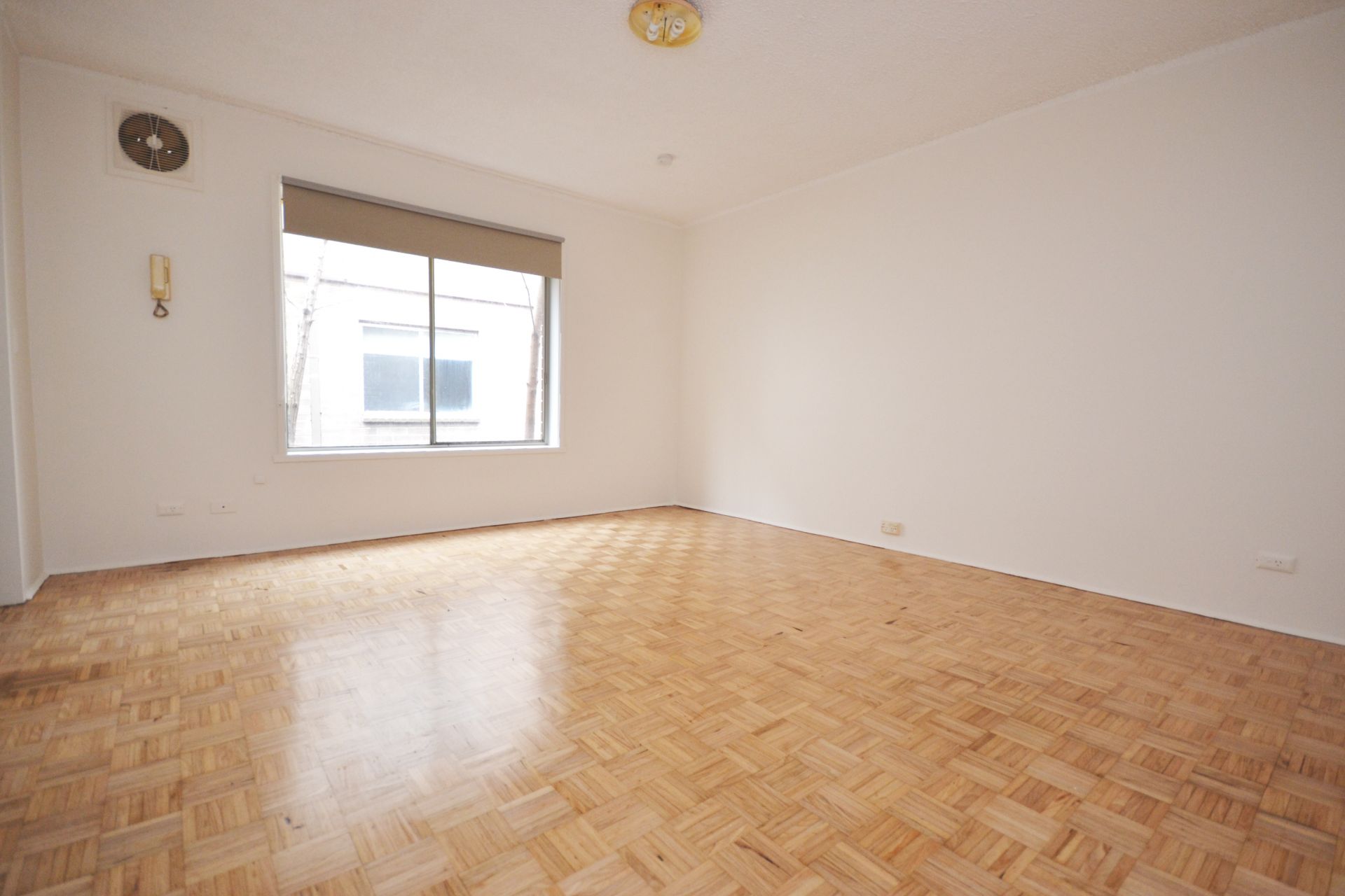 STUDIO FOR LEASE - HEART OF PRESTON