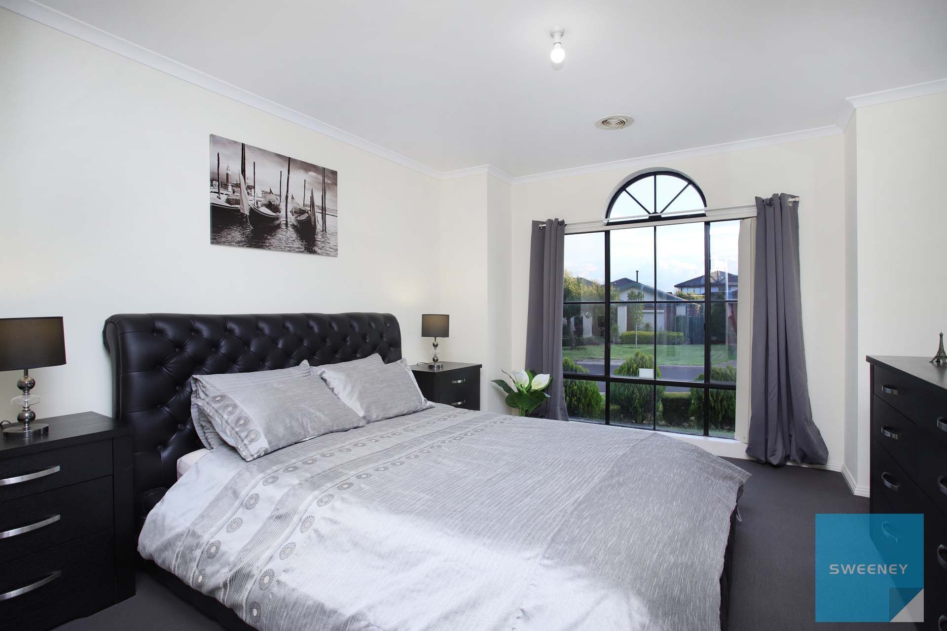 17 Howqua Way, Taylors Hill - Thumbnail 8