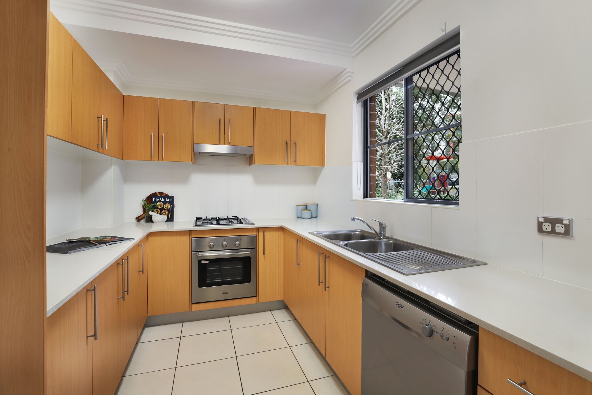5/18-22 Gray Street, Sutherland, Sutherland - Thumbnail 3