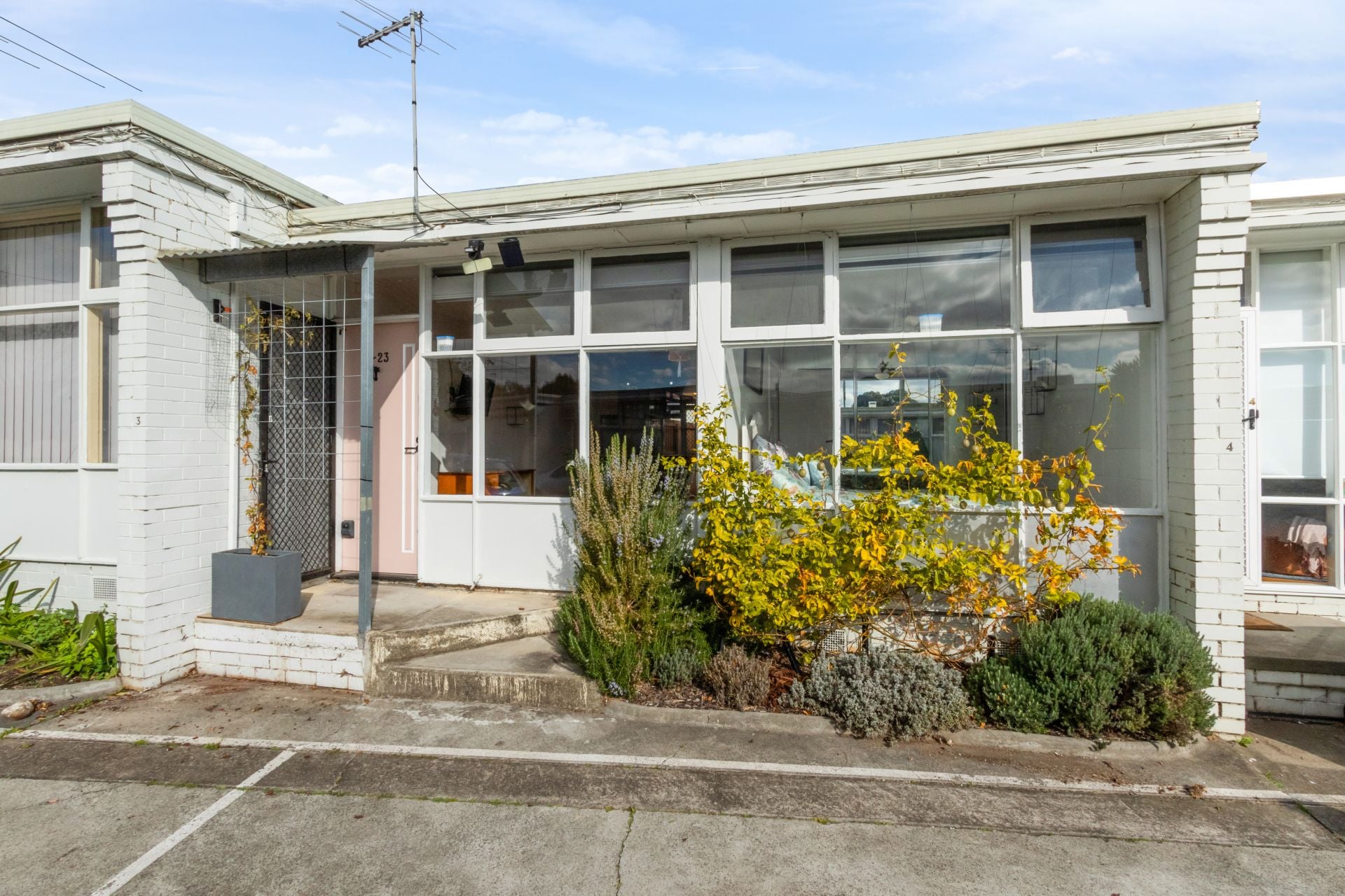 Well Presented unit close to all Amenities