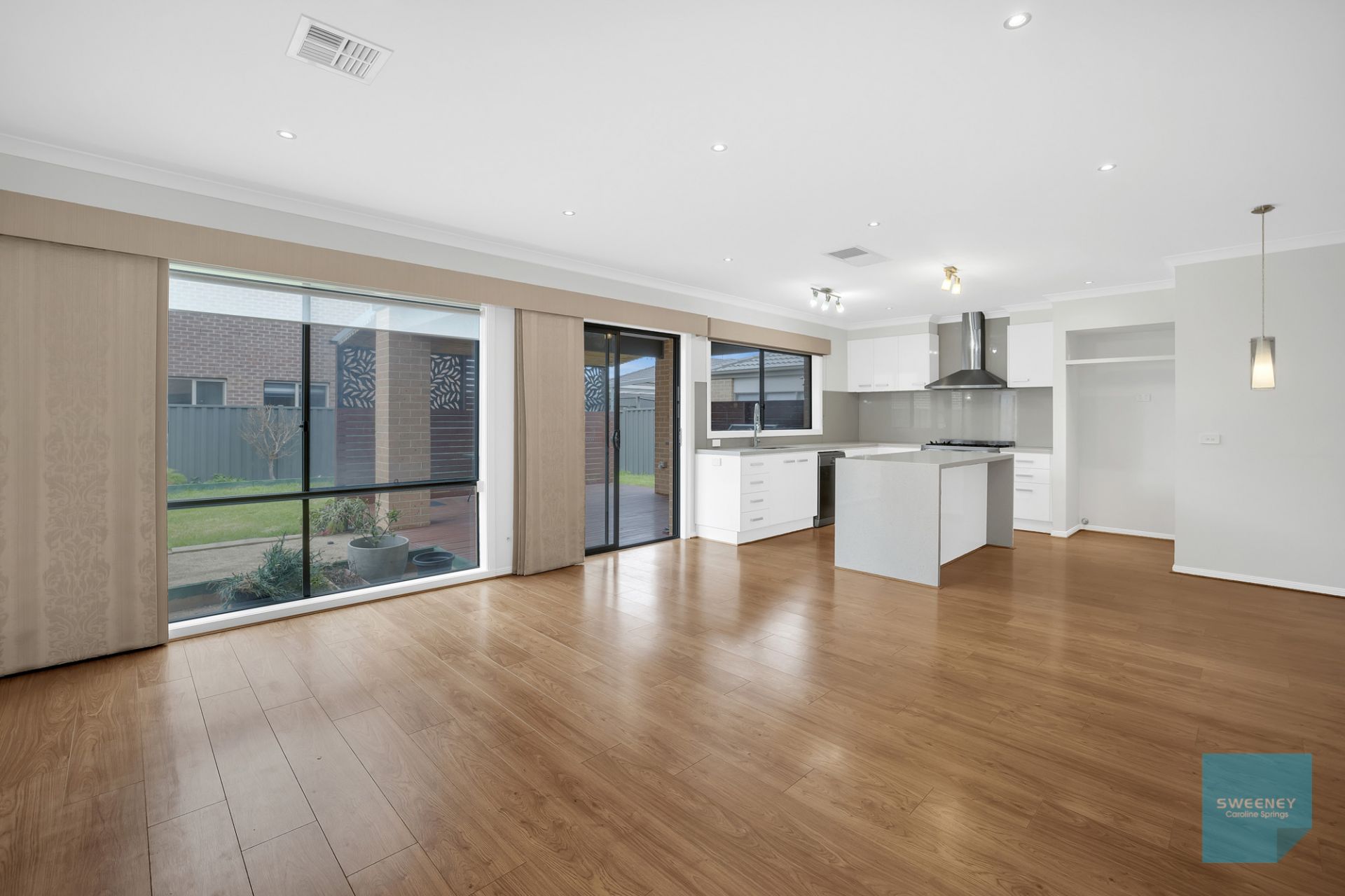 8 City Vista Court, Fraser Rise - Thumbnail 3