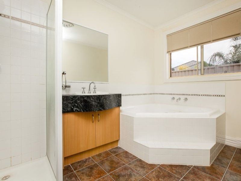 14 Yendon Close, Caroline Springs - Thumbnail 7
