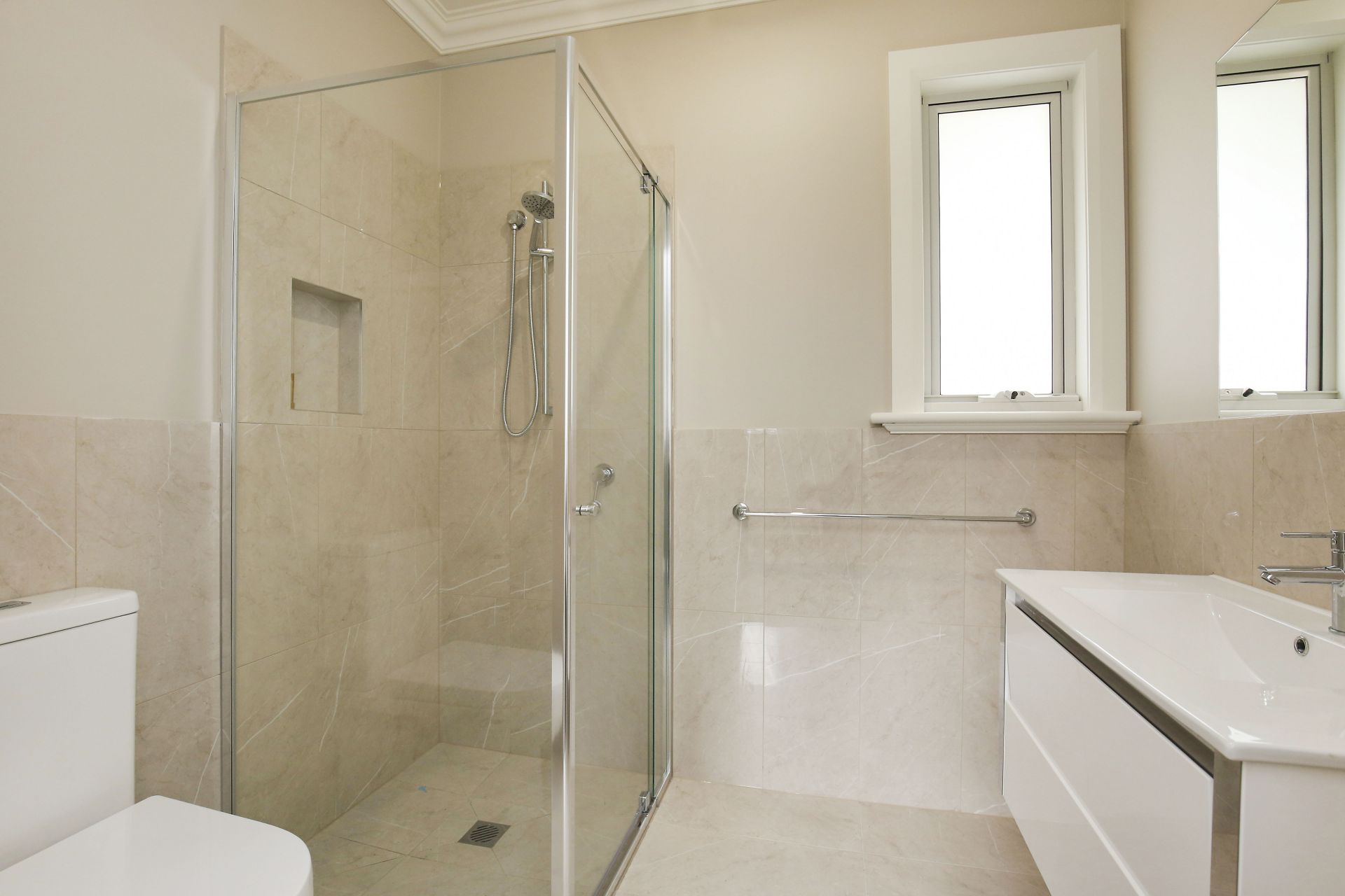 CONTEMPORARY ELEGANCE & STYLE