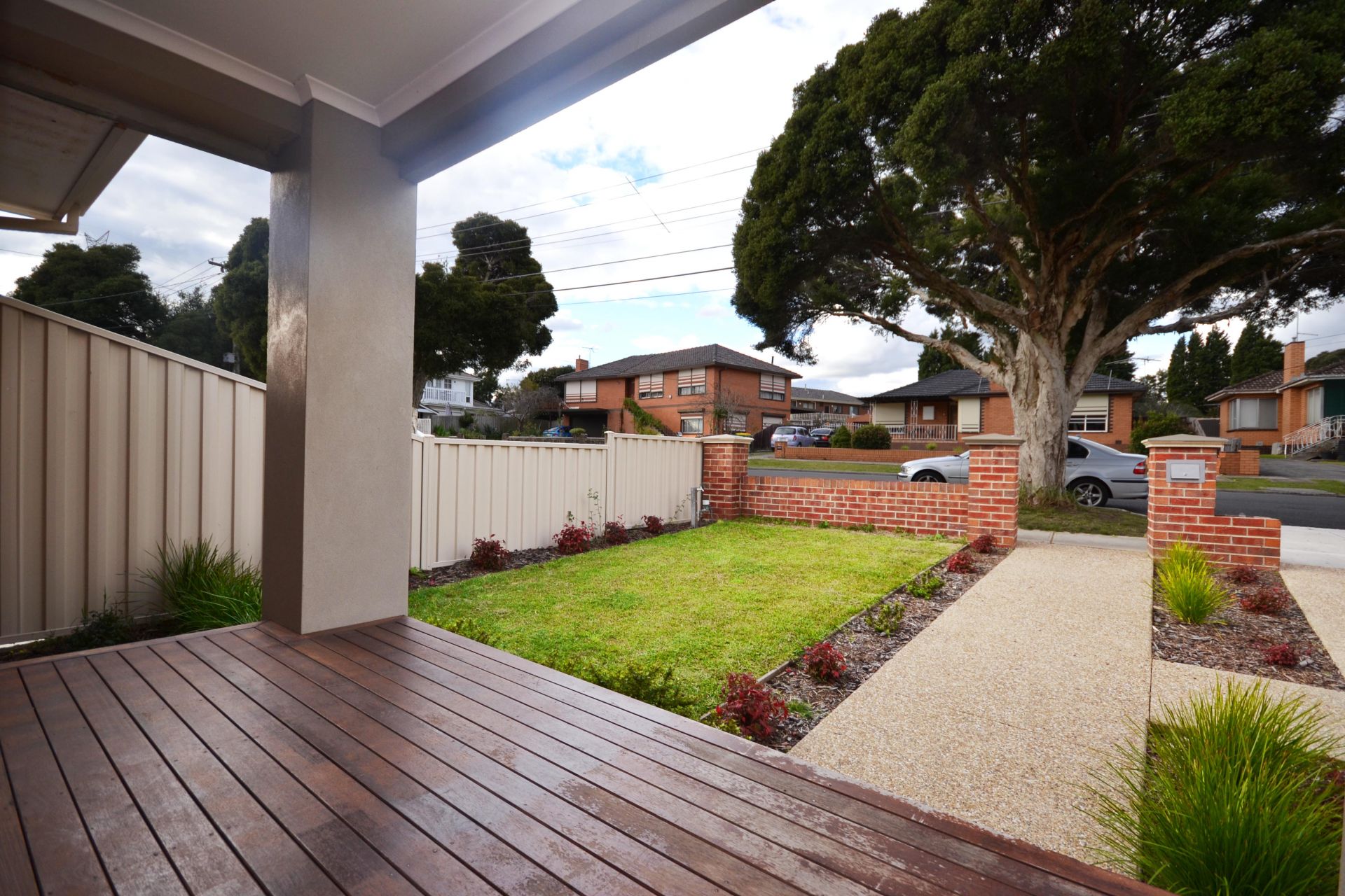 CONTEMPORARY DELIGHT - THE EPITOME OF ELEGANCE WITH PARKLAND VIEWS