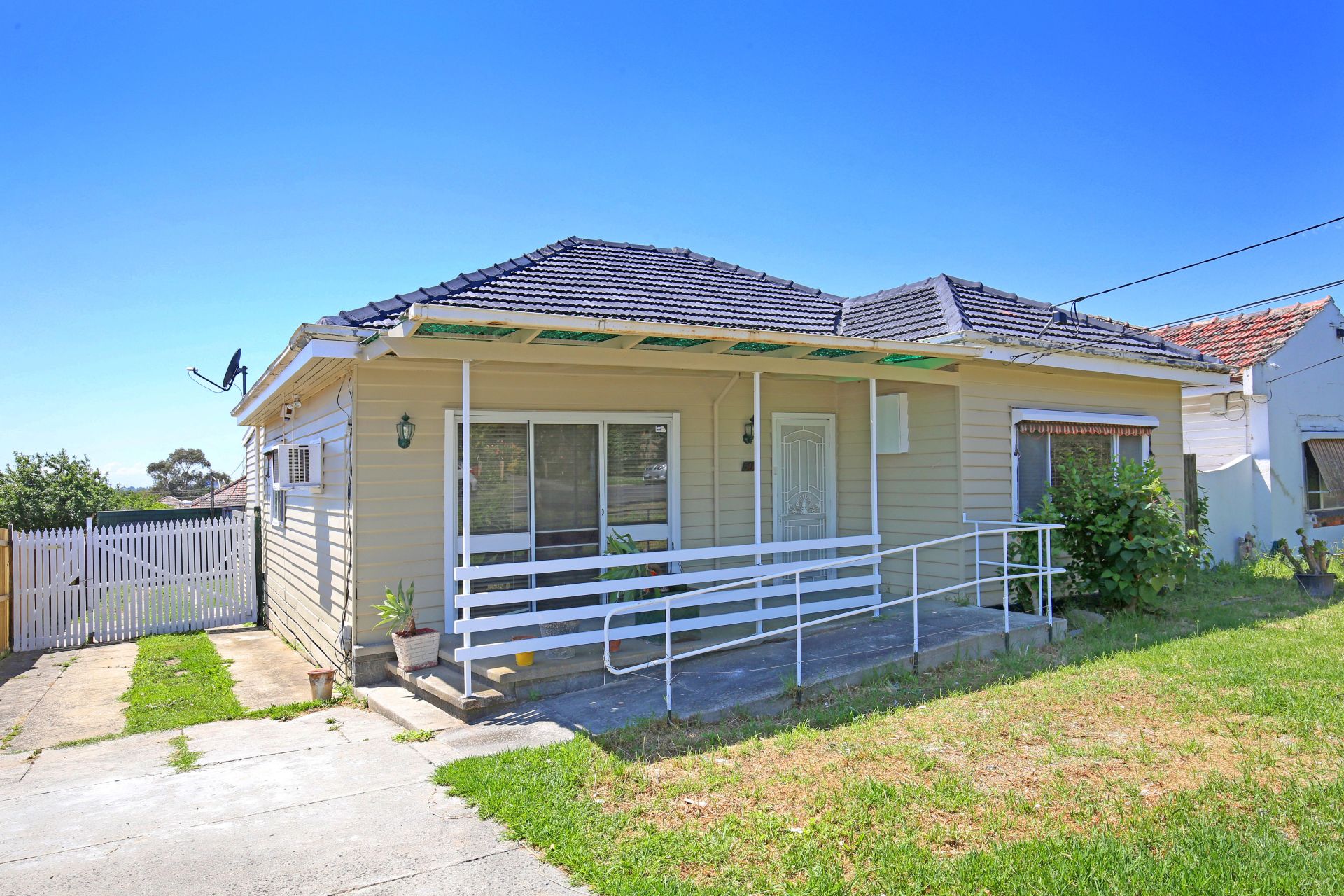 SURPRISINGLY LARGE FAMILY HOME