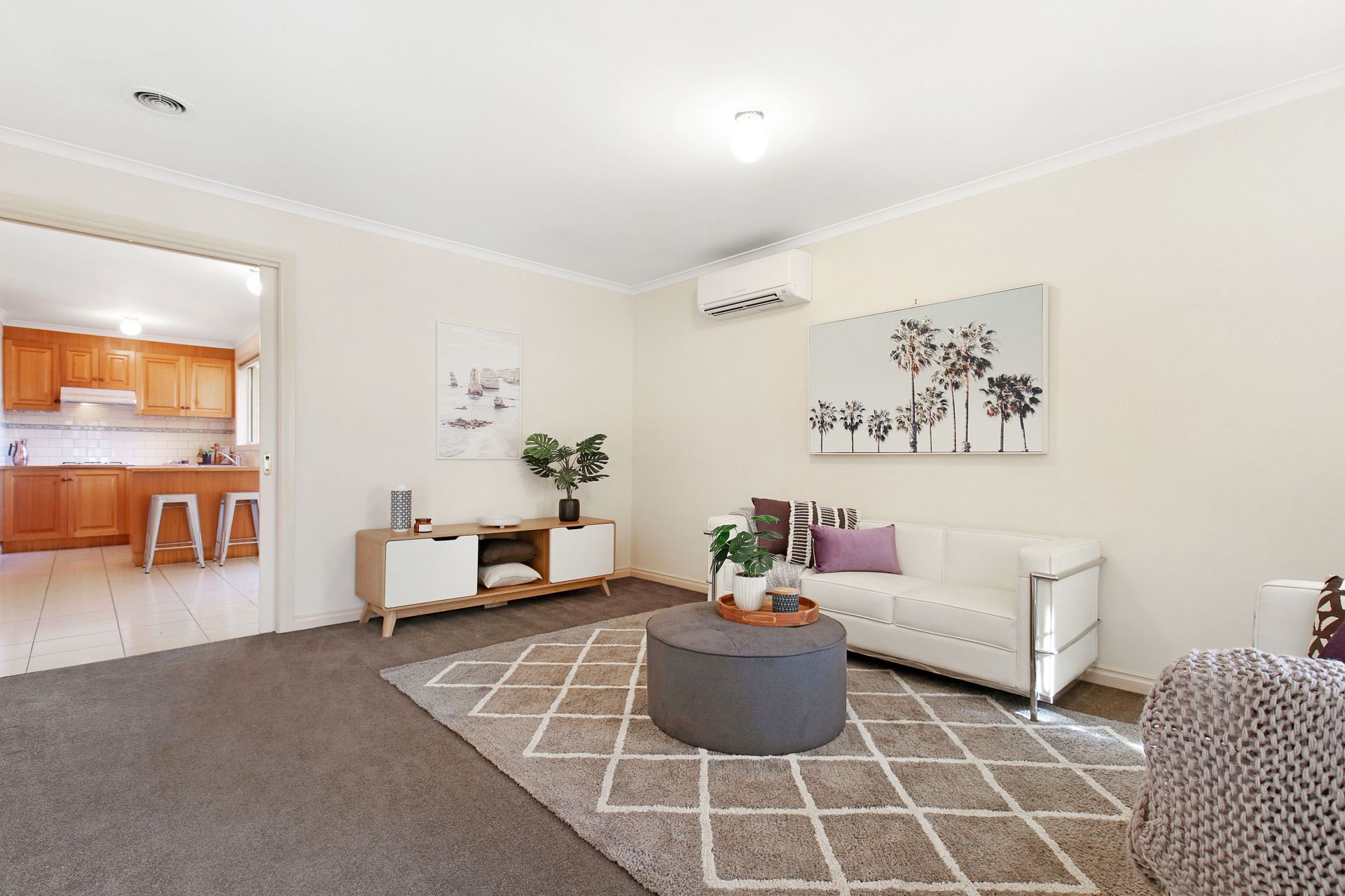 Easy-Care Living, Central Location