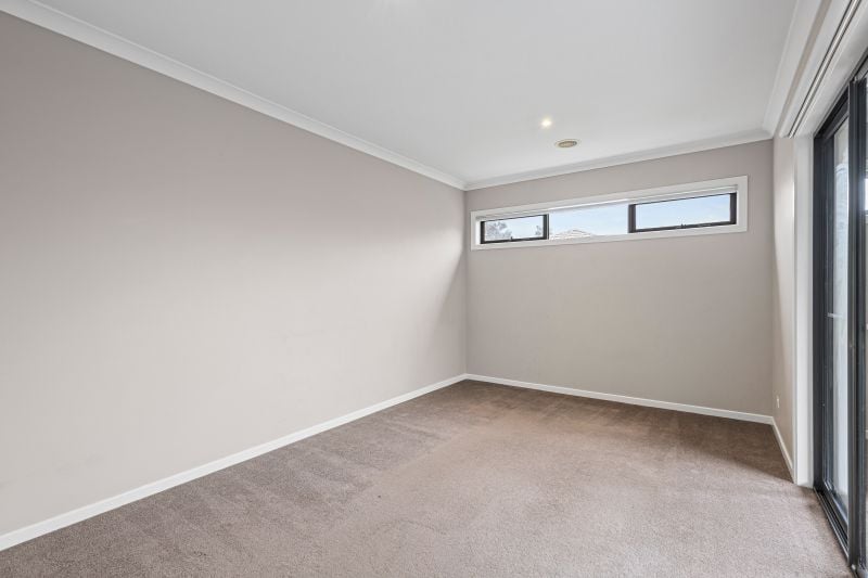 32 Knight Avenue, Point Cook