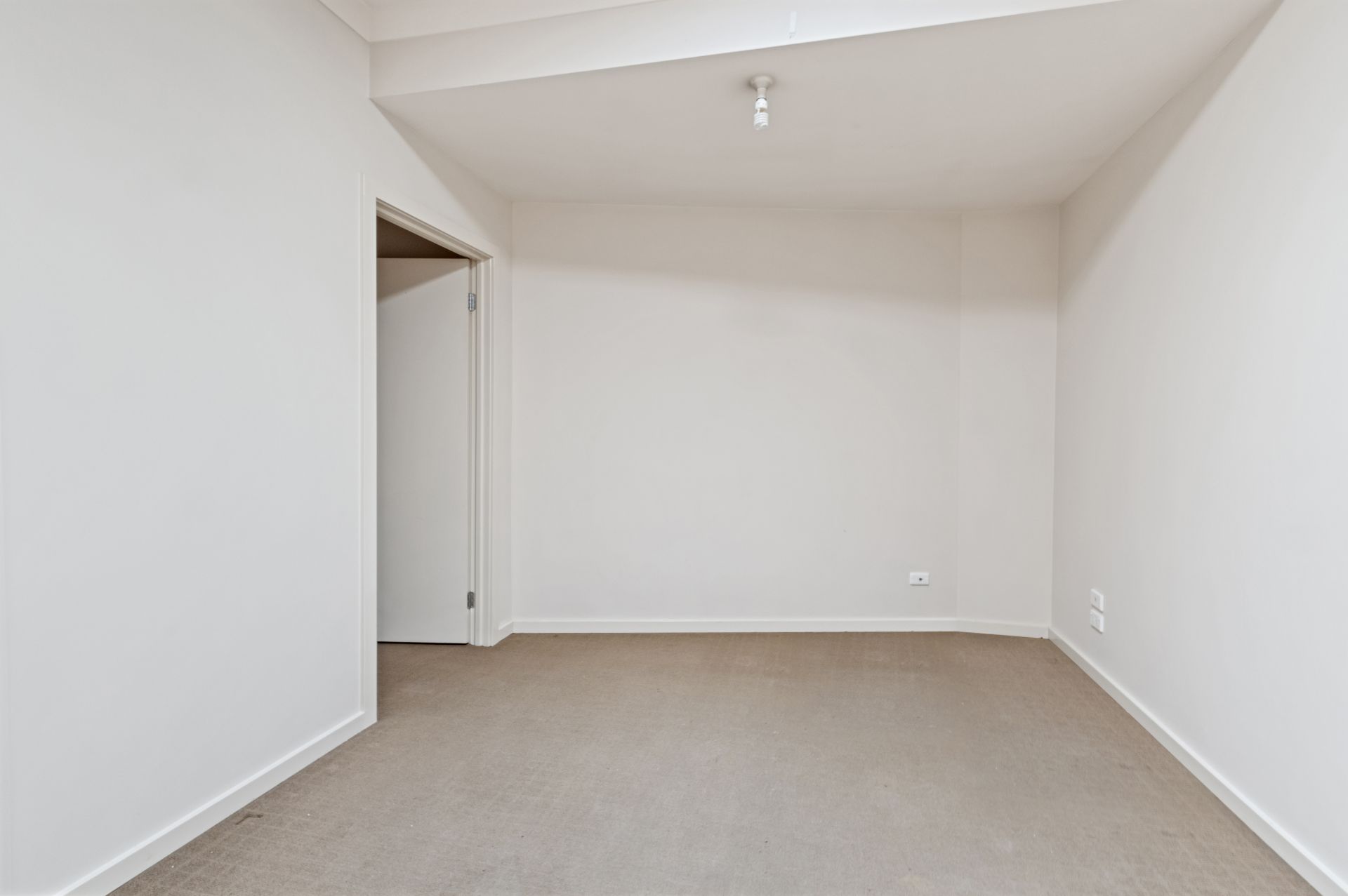 Modern 2 Bedroom Unit!