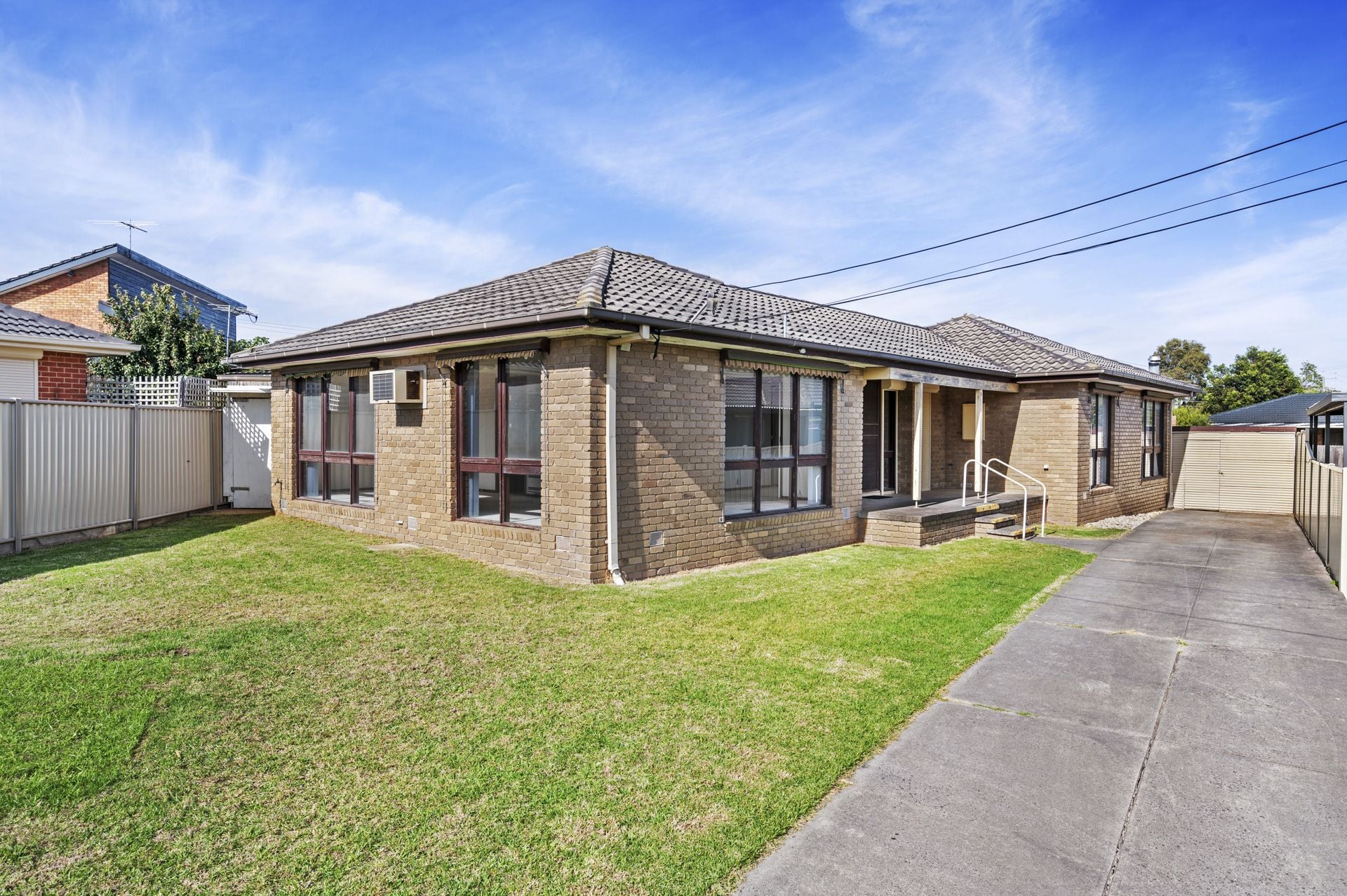 SUBSTANTIAL 4 BEDROOM FAMILY HOME - 646m2