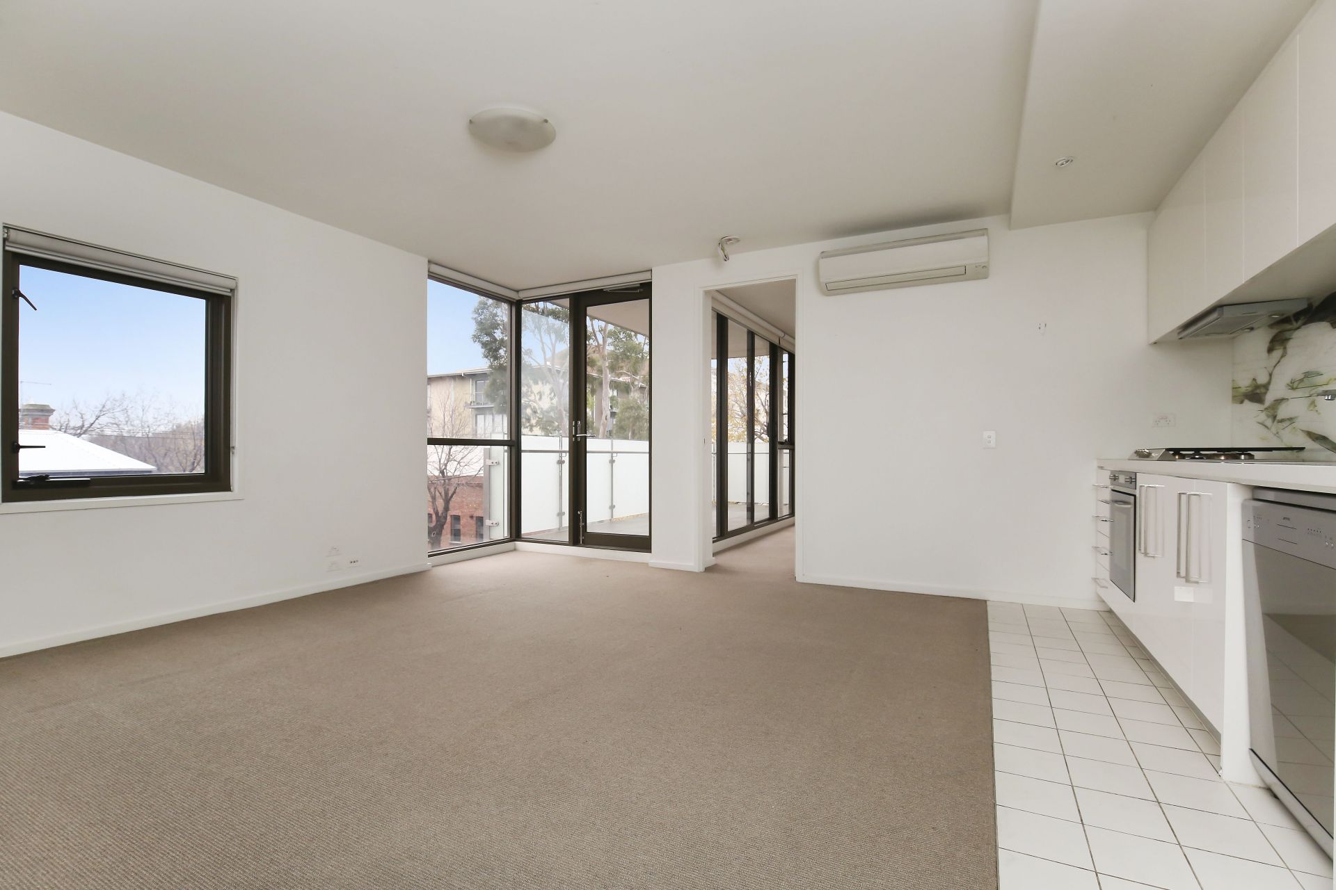 SUBURB LOCATION WITH STYLE!