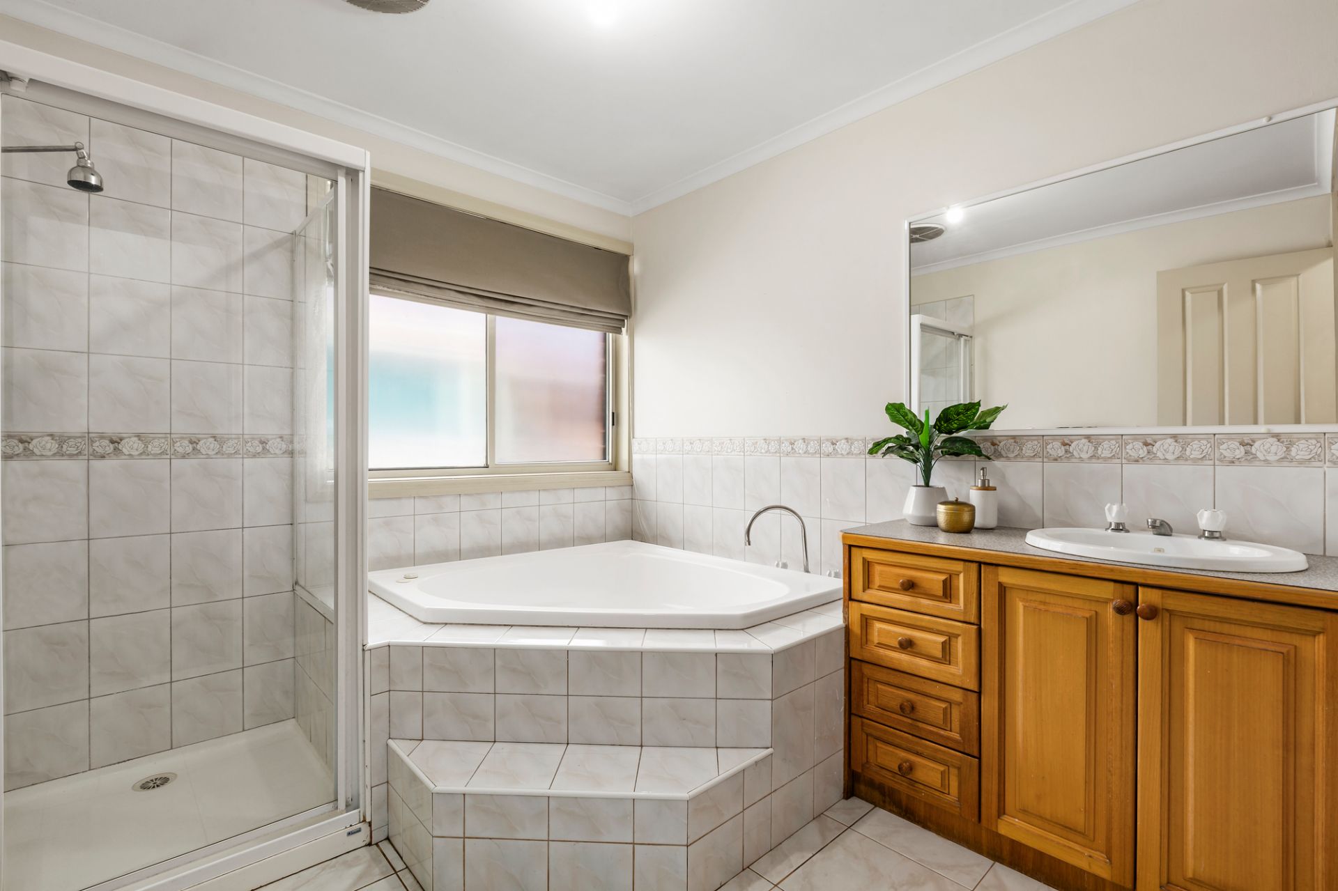 Auction 12th Feb @ 11.30am

Ideal Family Living – 4 Bedrooms / Rumpus Room / 682m2
