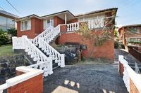 62 Burns Crescent, Chiswick
