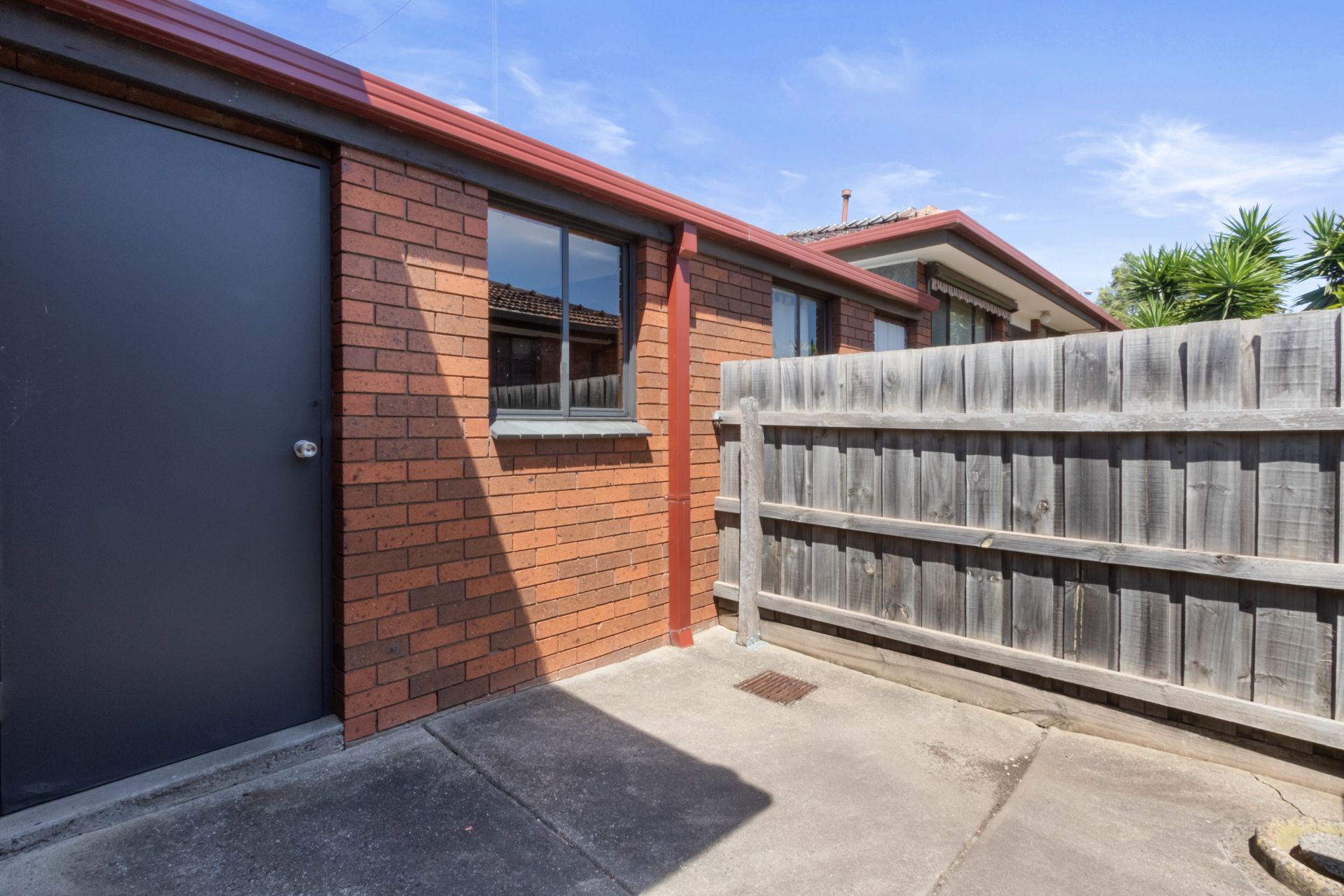 Immaculate unit in ideal locale