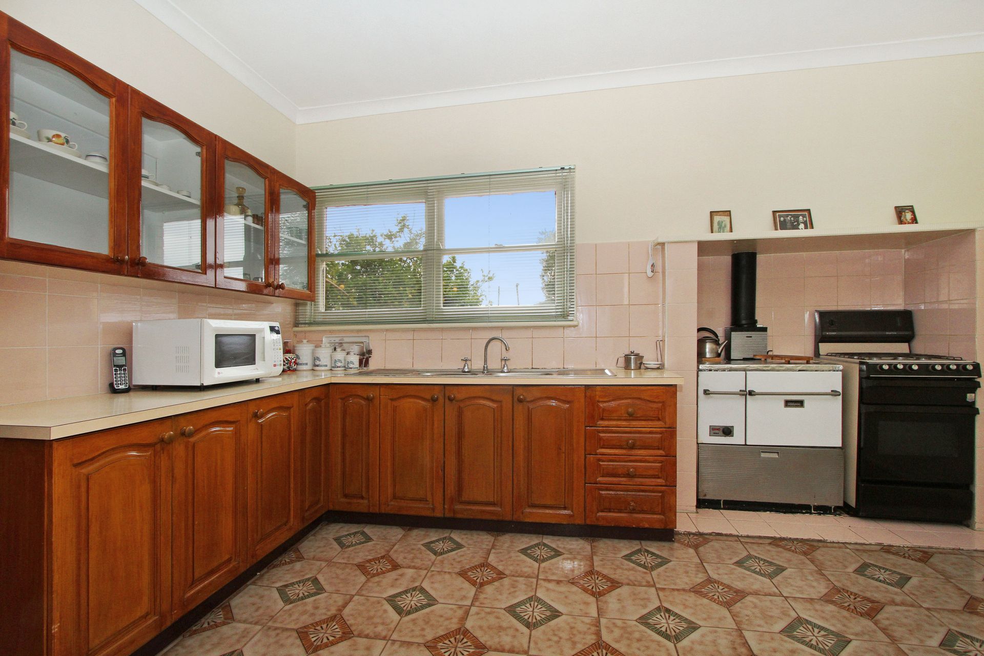 TOP POSITION, INVESTMENT, DEVELOPMENT POTENTIAL - 690sqm APPROX. (S.T.C.A)